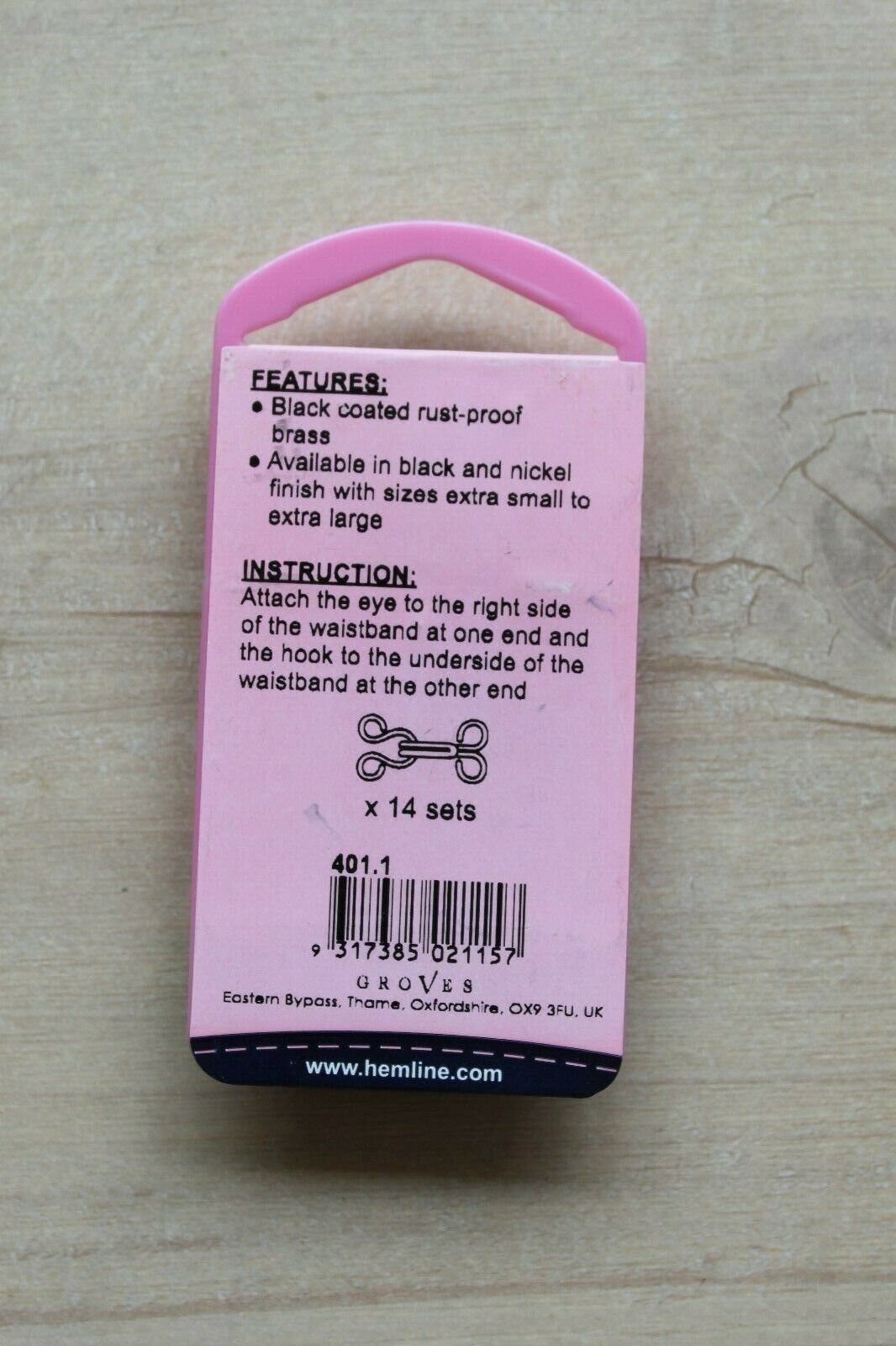 Hemline Size 1 Hooks and Eyes - Black